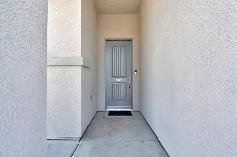Entry Way - 1109 Wasatch Dr, Madera, CA 93638 photo 1 of 5