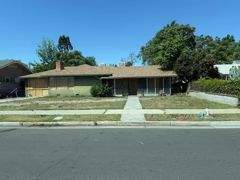 1021 E Cortland Ave, Fresno, CA 93704