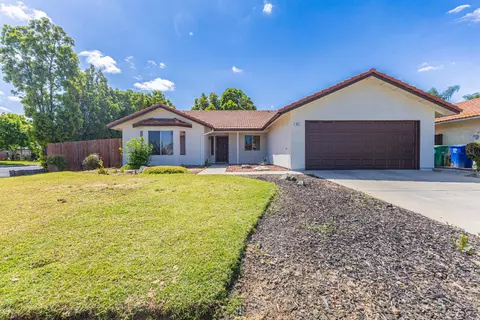 911 3rd St, Sanger, CA 93657