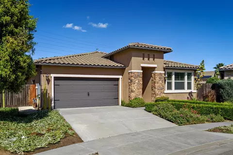 2409 S Bundy Dr, Fresno, CA 93727