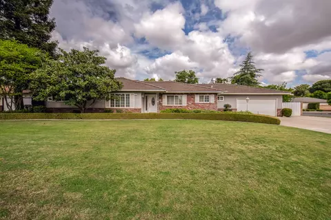 1620 W Vartikian Ave, Fresno, CA 93711