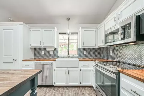 Kitchen - 2250 Escalon Ave, Clovis, CA 93611 photo 5 of 6