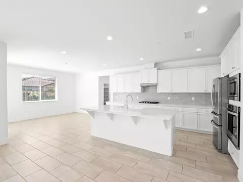 Kitchen - 4486 Crown Bluffs Dr, Madera, CA 93636 photo 1 of 6