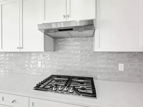 Kitchen - 4486 Crown Bluffs Dr, Madera, CA 93636 photo 5 of 6