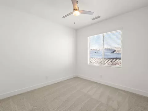 Bedroom - 4486 Crown Bluffs Dr, Madera, CA 93636 photo 4 of 10