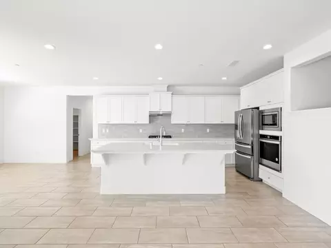Kitchen - 4486 Crown Bluffs Dr, Madera, CA 93636 photo 2 of 6