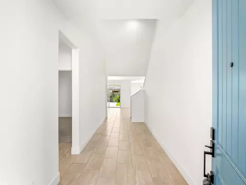 Entry Way - 4486 Crown Bluffs Dr, Madera, CA 93636 photo 5 of 8