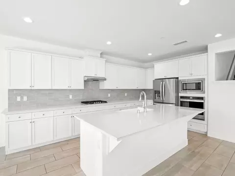 Kitchen - 4486 Crown Bluffs Dr, Madera, CA 93636 photo 3 of 6