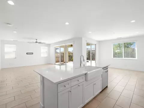 Kitchen - 4486 Crown Bluffs Dr, Madera, CA 93636 photo 6 of 6
