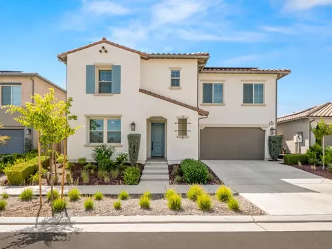 4486 Crown Bluffs Dr, Madera, CA 93636