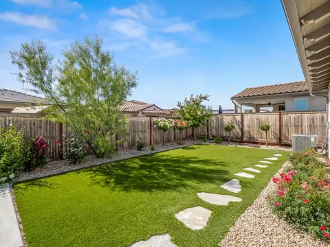 Exterior - 4486 Crown Bluffs Dr, Madera, CA 93636 photo 6 of 8
