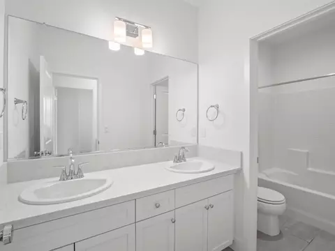 Bath - 4486 Crown Bluffs Dr, Madera, CA 93636 photo 1 of 6