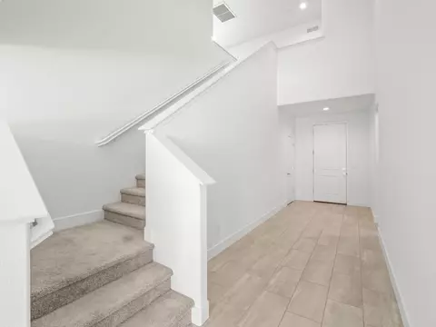 Entry Way - 4486 Crown Bluffs Dr, Madera, CA 93636 photo 6 of 8