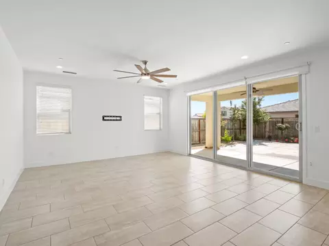 Living - 4486 Crown Bluffs Dr, Madera, CA 93636 photo 3 of 6