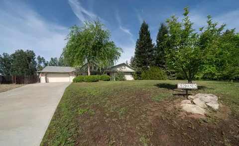 Exterior - 22052 Melrose Ct, Madera, CA 93638 photo 4 of 19