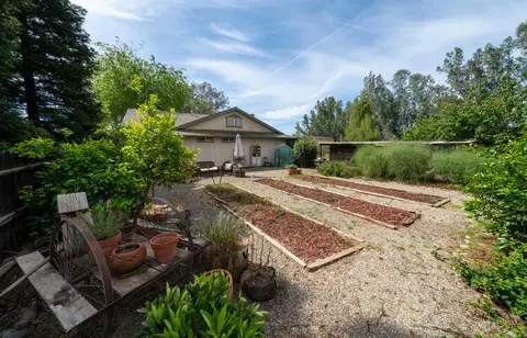 Exterior - 22052 Melrose Ct, Madera, CA 93638 photo 12 of 19