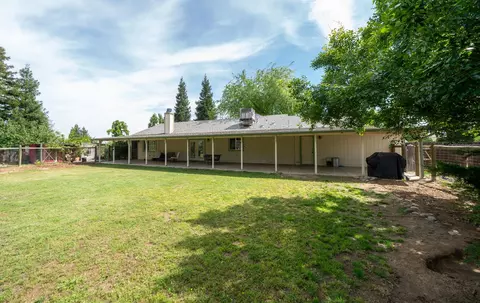 Exterior - 22052 Melrose Ct, Madera, CA 93638 photo 8 of 19
