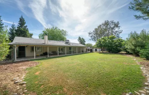 Exterior - 22052 Melrose Ct, Madera, CA 93638 photo 10 of 19