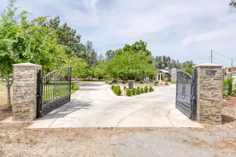 12215 N Friant Rd, Fresno, CA 93730