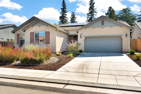 Exterior - 1807 Las Rosas Ave, Clovis, CA 93619 photo 2 of 7