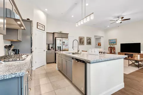 Kitchen - 1807 Las Rosas Ave, Clovis, CA 93619 photo 3 of 5