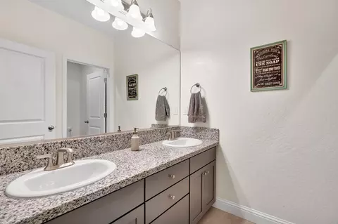 Bath - 1807 Las Rosas Ave, Clovis, CA 93619 photo 1 of 2