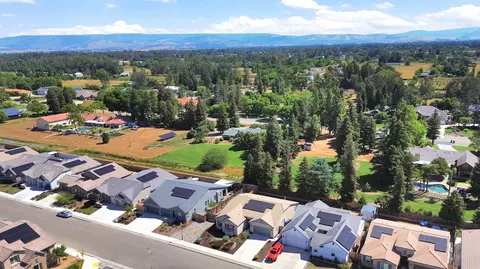 View/Area - 1807 Las Rosas Ave, Clovis, CA 93619 photo 4 of 6