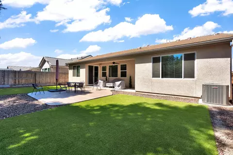 Exterior - 1807 Las Rosas Ave, Clovis, CA 93619 photo 6 of 7