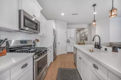 Kitchen - 619 Wood Crest Ave, Madera, CA 93636 photo 3 of 4