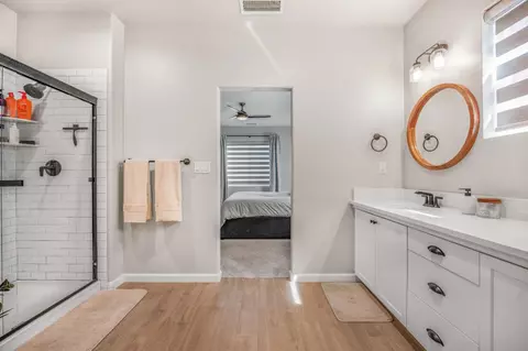 Bath - 619 Wood Crest Ave, Madera, CA 93636 photo 3 of 3