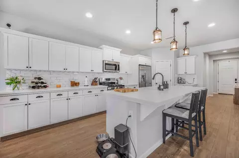 Kitchen - 619 Wood Crest Ave, Madera, CA 93636 photo 2 of 4