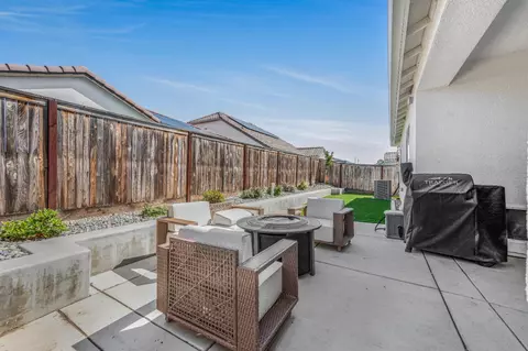 Exterior - 619 Wood Crest Ave, Madera, CA 93636 photo 6 of 14