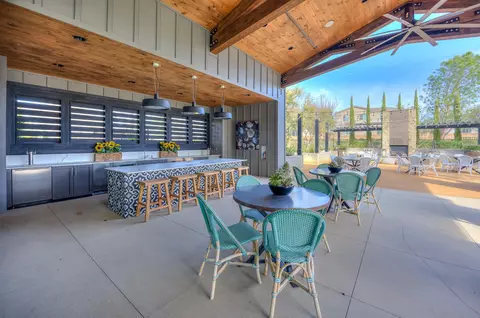 View/Area - 619 Wood Crest Ave, Madera, CA 93636 photo 5 of 8