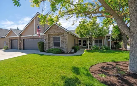 1774 N Homsy Ave, Clovis, CA 93619