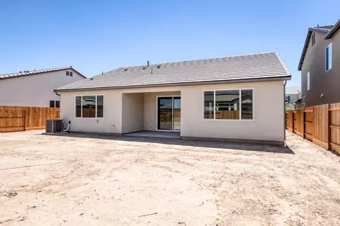 Exterior - 966 Peters Rd S, Madera, CA 93636 photo 5 of 6