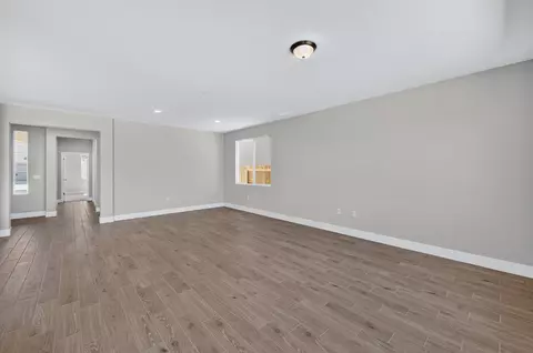 Living - 966 Peters Rd S, Madera, CA 93636 photo 2 of 4