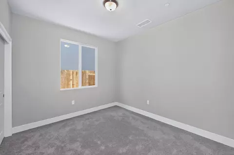 Bedroom - 966 Peters Rd S, Madera, CA 93636 photo 3 of 4