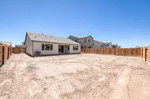 Exterior - 966 Peters Rd S, Madera, CA 93636 photo 4 of 6