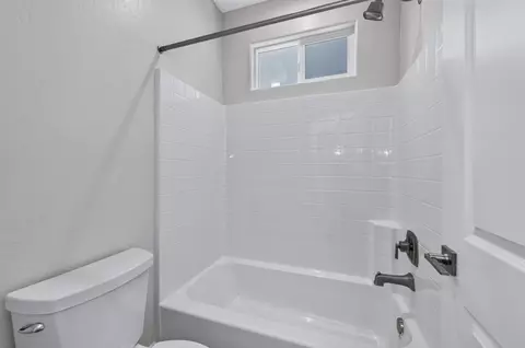 Bath - 966 Peters Rd S, Madera, CA 93636 photo 3 of 3
