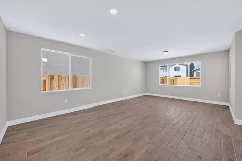 Living - 966 Peters Rd S, Madera, CA 93636 photo 1 of 4