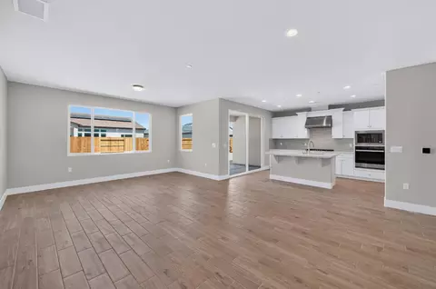 Living - 966 Peters Rd S, Madera, CA 93636 photo 4 of 4