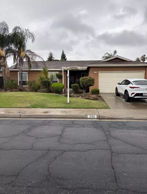 295 W Swift Ave, Clovis, CA 93612