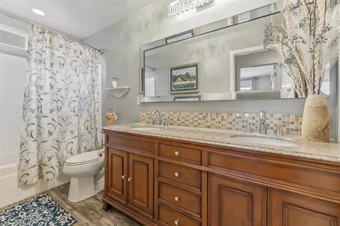 Bath - 3046 Indianapolis Ave, Clovis, CA 93619 photo 2 of 2