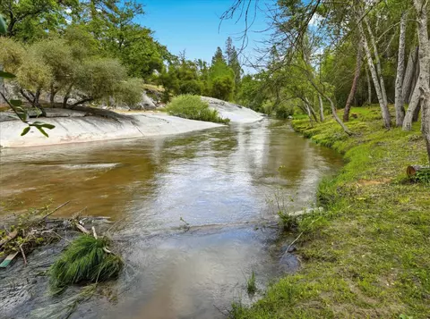 45893 Sutton Dr, Oakhurst, CA 93644