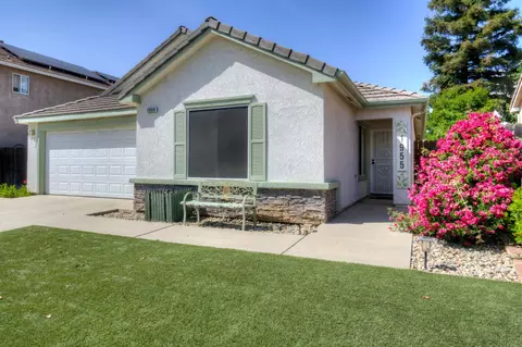 1955 Backowski Ave, Clovis, CA 93611