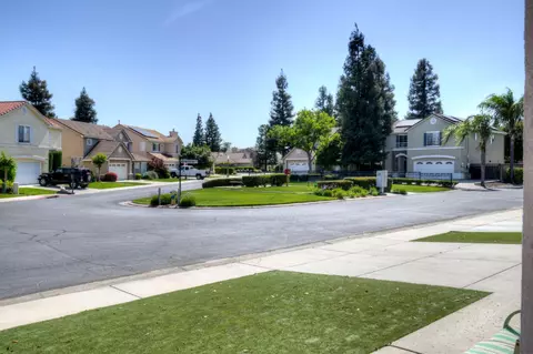 Exterior - 1955 Backowski Ave, Clovis, CA 93611 photo 4 of 8