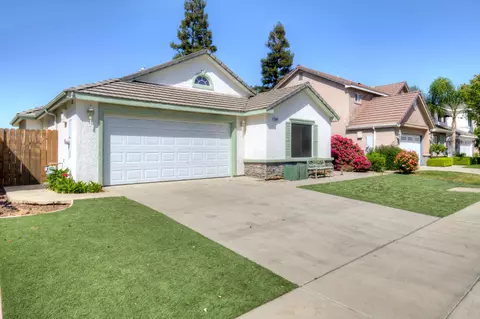 Exterior - 1955 Backowski Ave, Clovis, CA 93611 photo 2 of 8