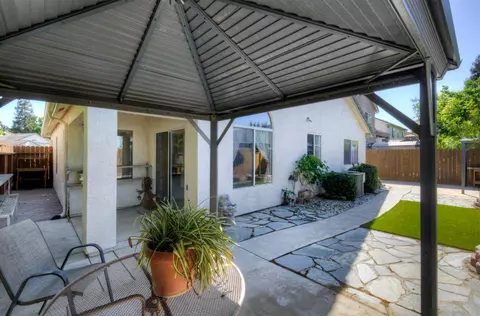 Exterior - 1955 Backowski Ave, Clovis, CA 93611 photo 6 of 8