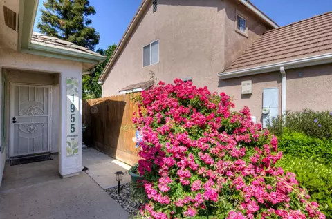 Exterior - 1955 Backowski Ave, Clovis, CA 93611 photo 3 of 8