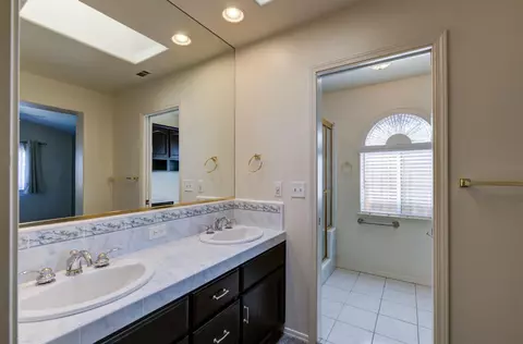 Bath - 1955 Backowski Ave, Clovis, CA 93611 photo 1 of 2